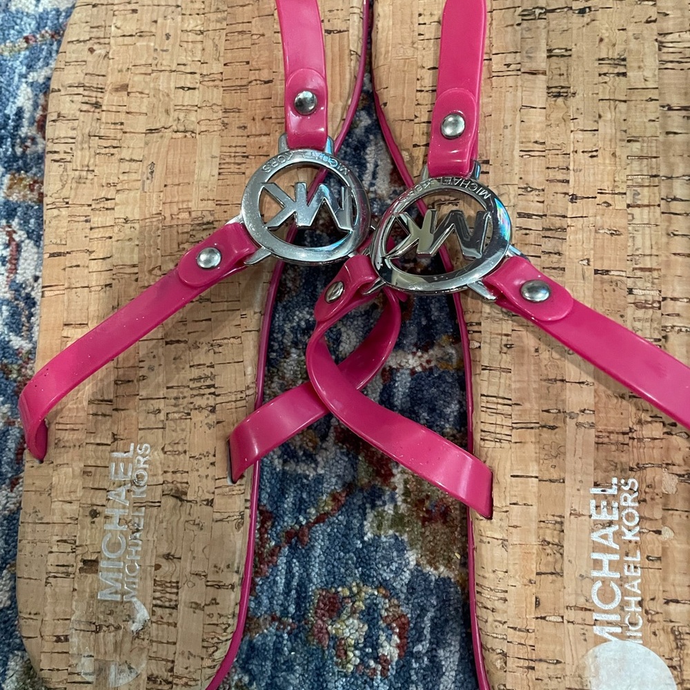 Michael kors flip flops